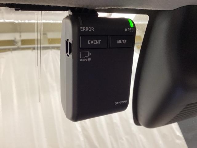 WR-V Z+ 中古スタッドレスタイヤ、純正メモリーナビ、ドライブレコーダー前後装着+ETC付 当社デモカー クリソナ 追突軽減ブレーキ フルセグテレビ サイドエアバッグ USB 盗難防止システム 運転席エアバッグ(19枚目)