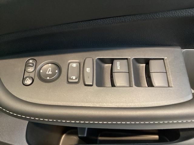 WR-V Z+ 中古スタッドレスタイヤ、純正メモリーナビ、ドライブレコーダー前後装着+ETC付 当社デモカー クリソナ 追突軽減ブレーキ フルセグテレビ サイドエアバッグ USB 盗難防止システム 運転席エアバッグ(23枚目)