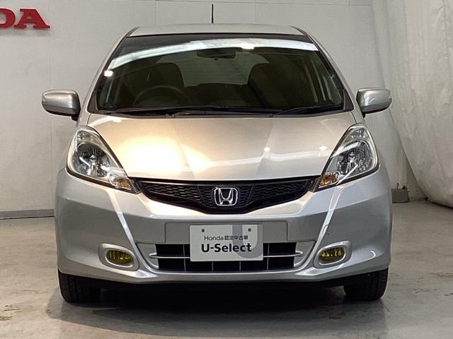 フィット 13G・スマートセレクションファインスタイル 光触媒抗菌消臭施工済 エンジンスターター ナビ ETC 盗難防止装置 DVD キーレス 地デジ オートエアコン バックカメラ パワーウィンドウ ABS 4WD パワーステアリング スマートキー(2枚目)