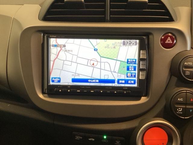 フィット 13G・スマートセレクションファインスタイル 光触媒抗菌消臭施工済 エンジンスターター ナビ ETC 盗難防止装置 DVD キーレス 地デジ オートエアコン バックカメラ パワーウィンドウ ABS 4WD パワーステアリング スマートキー(6枚目)