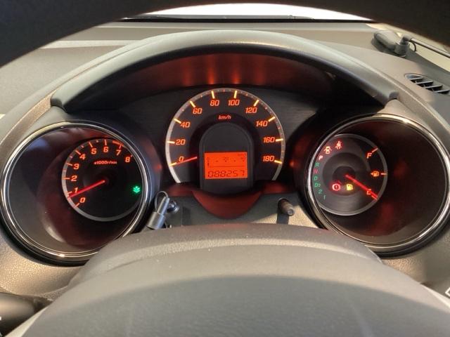 フィット 13G・スマートセレクションファインスタイル 光触媒抗菌消臭施工済 エンジンスターター ナビ ETC 盗難防止装置 DVD キーレス 地デジ オートエアコン バックカメラ パワーウィンドウ ABS 4WD パワーステアリング スマートキー(10枚目)