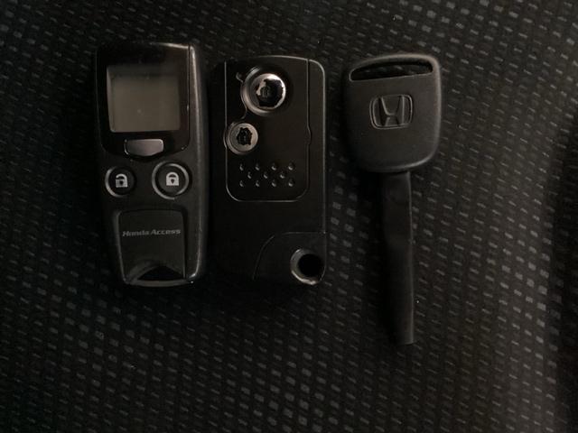 フィット 13G・スマートセレクションファインスタイル 光触媒抗菌消臭施工済 エンジンスターター ナビ ETC 盗難防止装置 DVD キーレス 地デジ オートエアコン バックカメラ パワーウィンドウ ABS 4WD パワーステアリング スマートキー(12枚目)