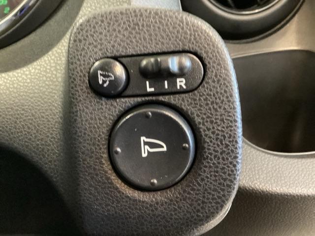 フィット 13G・スマートセレクションファインスタイル 光触媒抗菌消臭施工済 エンジンスターター ナビ ETC 盗難防止装置 DVD キーレス 地デジ オートエアコン バックカメラ パワーウィンドウ ABS 4WD パワーステアリング スマートキー(13枚目)