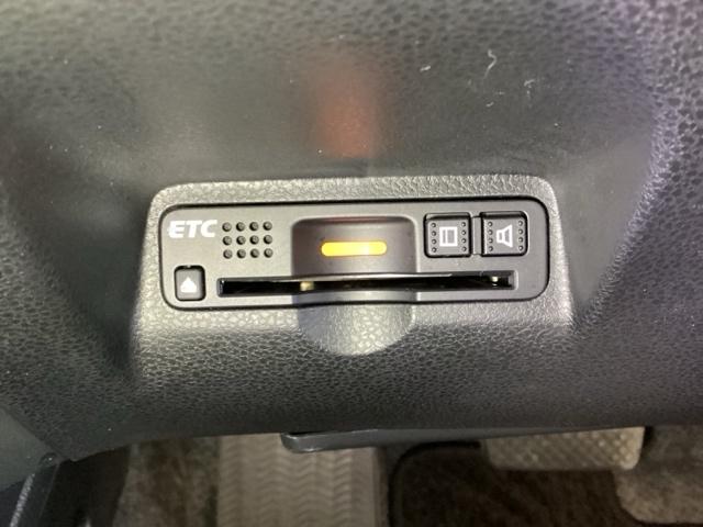 フィット 13G・スマートセレクションファインスタイル 光触媒抗菌消臭施工済 エンジンスターター ナビ ETC 盗難防止装置 DVD キーレス 地デジ オートエアコン バックカメラ パワーウィンドウ ABS 4WD パワーステアリング スマートキー(14枚目)