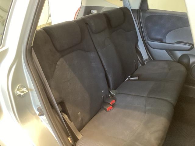 フィット 13G・スマートセレクションファインスタイル 光触媒抗菌消臭施工済 エンジンスターター ナビ ETC 盗難防止装置 DVD キーレス 地デジ オートエアコン バックカメラ パワーウィンドウ ABS 4WD パワーステアリング スマートキー(18枚目)