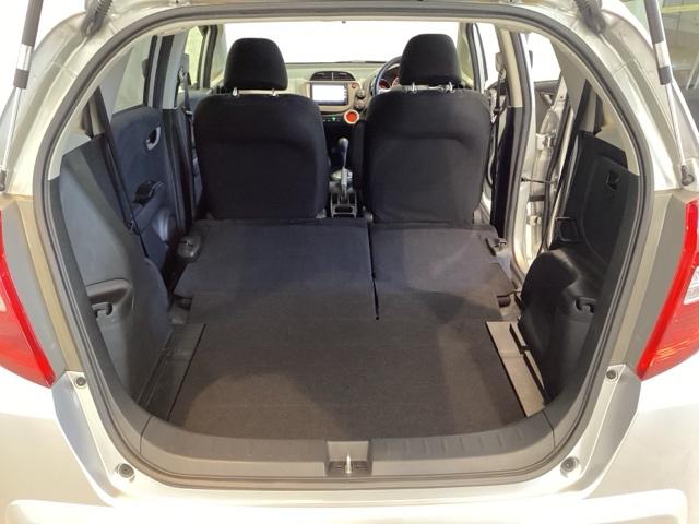 フィット 13G・スマートセレクションファインスタイル 光触媒抗菌消臭施工済 エンジンスターター ナビ ETC 盗難防止装置 DVD キーレス 地デジ オートエアコン バックカメラ パワーウィンドウ ABS 4WD パワーステアリング スマートキー(20枚目)