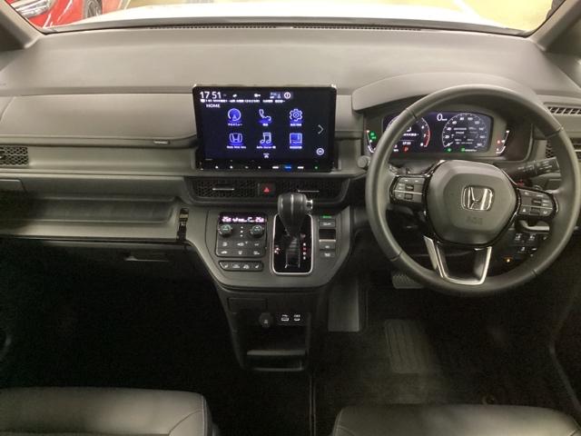 ステップワゴン スパーダ　中古スタッドレスタイヤ、純正メモリーナビ、ドライブレコーダー前後装着＋ＥＴＣ付　当社デモカー　ウォークスルー　クルーズコントロール　パワーゲート　シートヒータ　キーレスエントリー　バックモニター（7枚目）