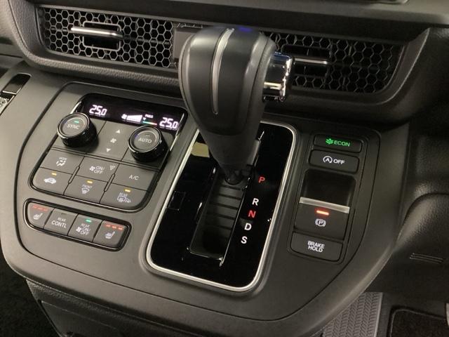 ステップワゴン スパーダ　中古スタッドレスタイヤ、純正メモリーナビ、ドライブレコーダー前後装着＋ＥＴＣ付　当社デモカー　ウォークスルー　クルーズコントロール　パワーゲート　シートヒータ　キーレスエントリー　バックモニター（11枚目）