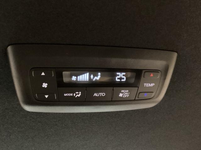 ステップワゴン スパーダ　中古スタッドレスタイヤ、純正メモリーナビ、ドライブレコーダー前後装着＋ＥＴＣ付　当社デモカー　ウォークスルー　クルーズコントロール　パワーゲート　シートヒータ　キーレスエントリー　バックモニター（14枚目）