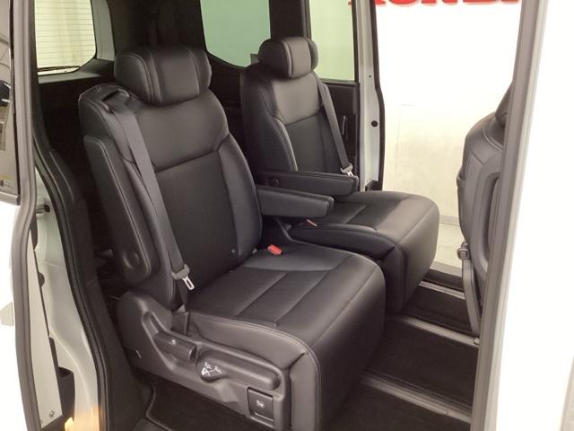 ステップワゴン スパーダ　中古スタッドレスタイヤ、純正メモリーナビ、ドライブレコーダー前後装着＋ＥＴＣ付　当社デモカー　ウォークスルー　クルーズコントロール　パワーゲート　シートヒータ　キーレスエントリー　バックモニター（25枚目）