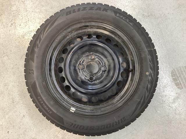 フィット ｅ：ＨＥＶホームブラックスタイル　中古スタッドレスタイヤ、純正メモリーナビ、ドライブレコーダー前後装着＋ＥＴＣ付　当社デモカー　Ｂカメラ　ドラレコ　アイドリングストップ　オートクルーズコントロール　ＬＥＤヘッドランプ　４ＷＤ　フルセグ（3枚目）