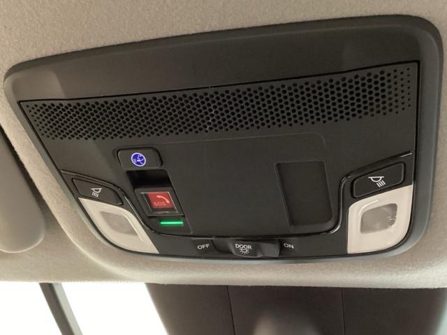 フィット ｅ：ＨＥＶホームブラックスタイル　中古スタッドレスタイヤ、純正メモリーナビ、ドライブレコーダー前後装着＋ＥＴＣ付　当社デモカー　Ｂカメラ　ドラレコ　アイドリングストップ　オートクルーズコントロール　ＬＥＤヘッドランプ　４ＷＤ　フルセグ（8枚目）