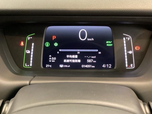 フィット ｅ：ＨＥＶホームブラックスタイル　中古スタッドレスタイヤ、純正メモリーナビ、ドライブレコーダー前後装着＋ＥＴＣ付　当社デモカー　Ｂカメラ　ドラレコ　アイドリングストップ　オートクルーズコントロール　ＬＥＤヘッドランプ　４ＷＤ　フルセグ（14枚目）