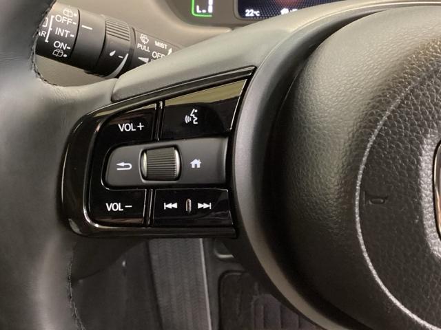 フィット ｅ：ＨＥＶホームブラックスタイル　中古スタッドレスタイヤ、純正メモリーナビ、ドライブレコーダー前後装着＋ＥＴＣ付　当社デモカー　Ｂカメラ　ドラレコ　アイドリングストップ　オートクルーズコントロール　ＬＥＤヘッドランプ　４ＷＤ　フルセグ（15枚目）