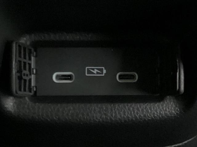 フィット ｅ：ＨＥＶホームブラックスタイル　中古スタッドレスタイヤ、純正メモリーナビ、ドライブレコーダー前後装着＋ＥＴＣ付　当社デモカー　Ｂカメラ　ドラレコ　アイドリングストップ　オートクルーズコントロール　ＬＥＤヘッドランプ　４ＷＤ　フルセグ（22枚目）