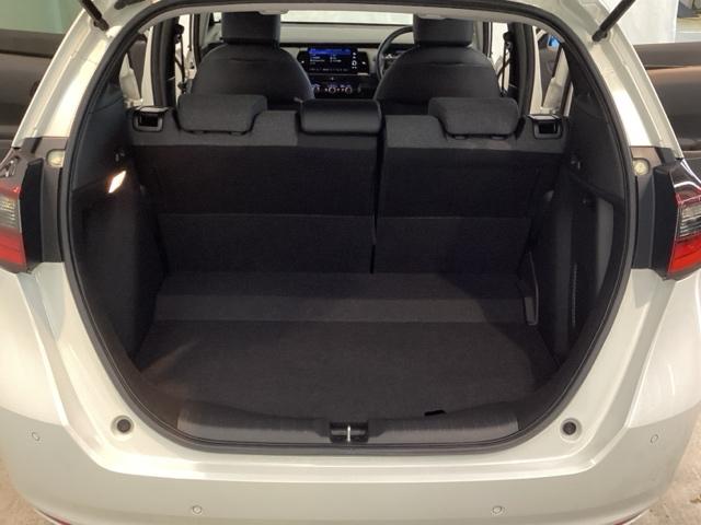 フィット ｅ：ＨＥＶホームブラックスタイル　中古スタッドレスタイヤ、純正メモリーナビ、ドライブレコーダー前後装着＋ＥＴＣ付　当社デモカー　Ｂカメラ　ドラレコ　アイドリングストップ　オートクルーズコントロール　ＬＥＤヘッドランプ　４ＷＤ　フルセグ（24枚目）