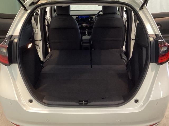 フィット ｅ：ＨＥＶホームブラックスタイル　中古スタッドレスタイヤ、純正メモリーナビ、ドライブレコーダー前後装着＋ＥＴＣ付　当社デモカー　Ｂカメラ　ドラレコ　アイドリングストップ　オートクルーズコントロール　ＬＥＤヘッドランプ　４ＷＤ　フルセグ（25枚目）