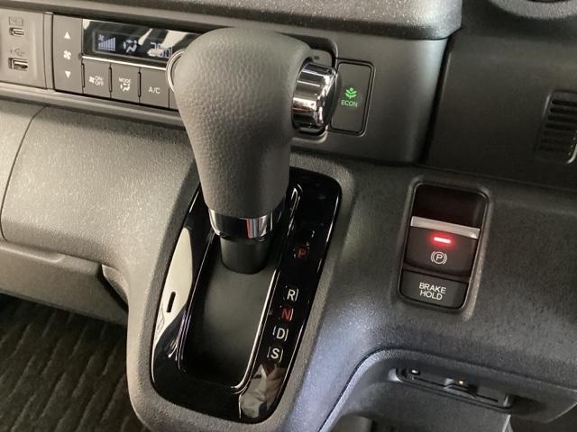 Ｎ－ＢＯＸカスタム ベースグレード　中古スタッドレスタイヤ、純正メモリーナビ、ドライブレコーダー前後装着＋ＥＴＣ付　当社デモカー　前後誤発進抑制　パーキングセンサー　シートＨ　Ｉストップ　オートエアコン　ＬＥＤヘッド　ドラレコ　４ＷＤ（11枚目）