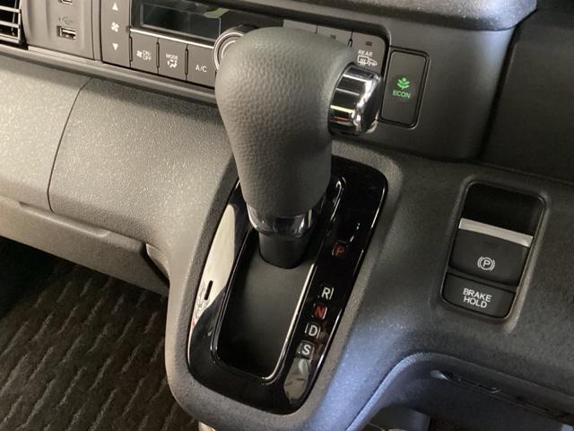 Ｎ－ＢＯＸカスタム コーディネートスタイル　中古スタッドレスタイヤ、純正メモリーナビ、ドライブレコーダー前後装着＋ＥＴＣ付　当社デモカー　ＬＥＤ　オートエアコン　Ｂカメラ　パーキングセンサー　ダブルエアバック　ドラレコ　スマ－トキ－　４ＷＤ（11枚目）