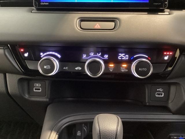 ヴェゼル ｅ：ＨＥＶＸ　光触媒抗菌消臭施工済　ドラレコ　障害物センサー　ナビ　シートヒーター　ＥＴＣ　ソナー　Ｒカメラ　クルコン　エアコン　シ－トヒ－タ－　スマキー　ＶＳＡ　ＬＥＤライト　ＤＶＤ　エアバッグ　ＡＢＳ　４ＷＤ車（11枚目）