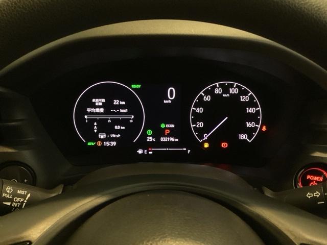 ヴェゼル ｅ：ＨＥＶＸ　光触媒抗菌消臭施工済　ドラレコ　障害物センサー　ナビ　シートヒーター　ＥＴＣ　ソナー　Ｒカメラ　クルコン　エアコン　シ－トヒ－タ－　スマキー　ＶＳＡ　ＬＥＤライト　ＤＶＤ　エアバッグ　ＡＢＳ　４ＷＤ車（12枚目）