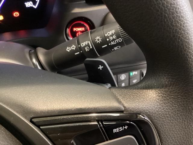 ヴェゼル ｅ：ＨＥＶＸ　光触媒抗菌消臭施工済　ドラレコ　障害物センサー　ナビ　シートヒーター　ＥＴＣ　ソナー　Ｒカメラ　クルコン　エアコン　シ－トヒ－タ－　スマキー　ＶＳＡ　ＬＥＤライト　ＤＶＤ　エアバッグ　ＡＢＳ　４ＷＤ車（15枚目）