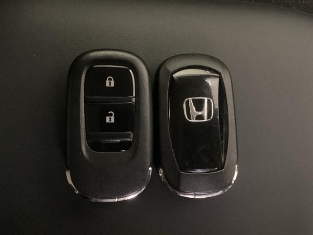 ヴェゼル ｅ：ＨＥＶＸ　光触媒抗菌消臭施工済　ドラレコ　障害物センサー　ナビ　シートヒーター　ＥＴＣ　ソナー　Ｒカメラ　クルコン　エアコン　シ－トヒ－タ－　スマキー　ＶＳＡ　ＬＥＤライト　ＤＶＤ　エアバッグ　ＡＢＳ　４ＷＤ車（16枚目）