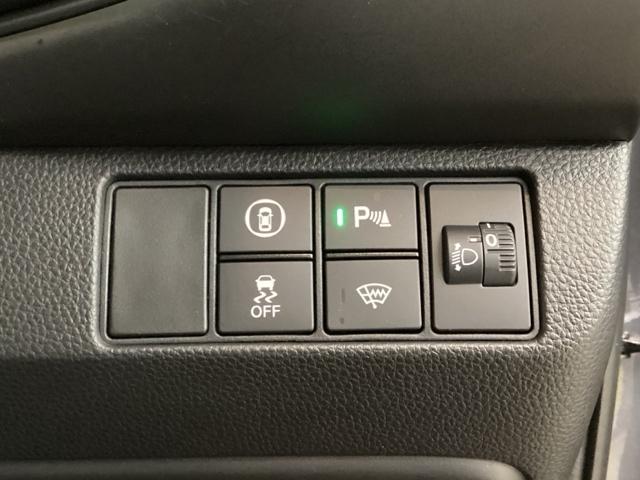 ヴェゼル ｅ：ＨＥＶＸ　光触媒抗菌消臭施工済　ドラレコ　障害物センサー　ナビ　シートヒーター　ＥＴＣ　ソナー　Ｒカメラ　クルコン　エアコン　シ－トヒ－タ－　スマキー　ＶＳＡ　ＬＥＤライト　ＤＶＤ　エアバッグ　ＡＢＳ　４ＷＤ車（17枚目）