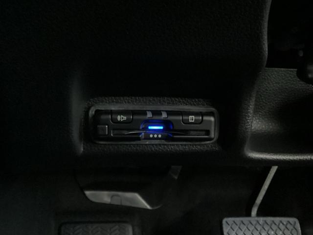 ヴェゼル ｅ：ＨＥＶＸ　光触媒抗菌消臭施工済　ドラレコ　障害物センサー　ナビ　シートヒーター　ＥＴＣ　ソナー　Ｒカメラ　クルコン　エアコン　シ－トヒ－タ－　スマキー　ＶＳＡ　ＬＥＤライト　ＤＶＤ　エアバッグ　ＡＢＳ　４ＷＤ車（18枚目）