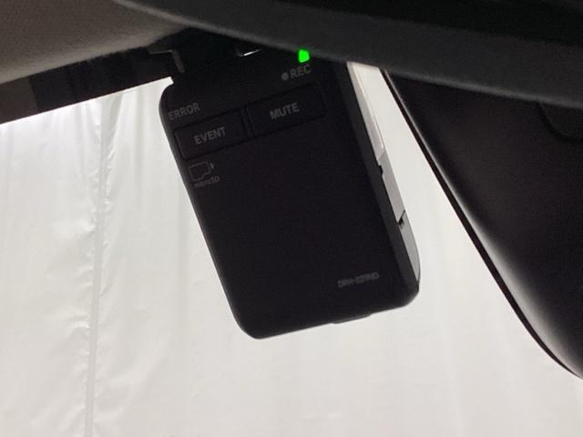 ヴェゼル ｅ：ＨＥＶＸ　光触媒抗菌消臭施工済　ドラレコ　障害物センサー　ナビ　シートヒーター　ＥＴＣ　ソナー　Ｒカメラ　クルコン　エアコン　シ－トヒ－タ－　スマキー　ＶＳＡ　ＬＥＤライト　ＤＶＤ　エアバッグ　ＡＢＳ　４ＷＤ車（19枚目）