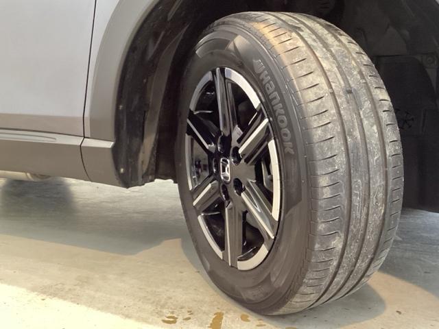 ヴェゼル ｅ：ＨＥＶＸ　光触媒抗菌消臭施工済　ドラレコ　障害物センサー　ナビ　シートヒーター　ＥＴＣ　ソナー　Ｒカメラ　クルコン　エアコン　シ－トヒ－タ－　スマキー　ＶＳＡ　ＬＥＤライト　ＤＶＤ　エアバッグ　ＡＢＳ　４ＷＤ車（26枚目）