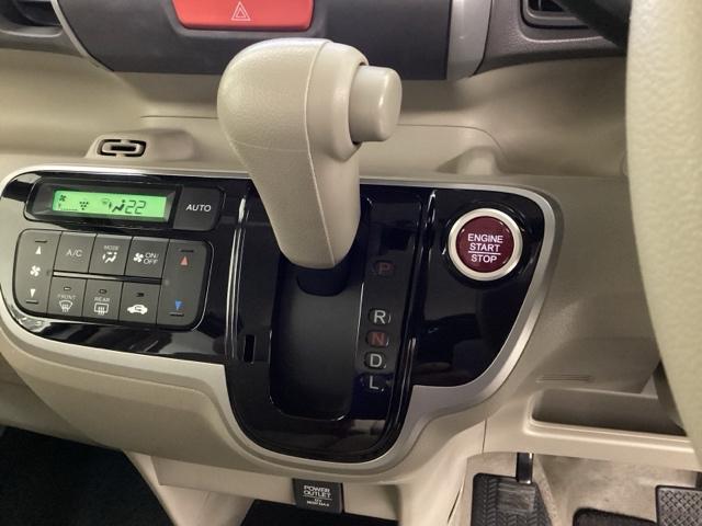 N-BOX G・Lパッケージ 光触媒抗菌消臭施工済 ナビ I-STOP ベンチ席 カラーバックモニター 全席PW イモビライザー 地TV AAC 横滑り防止 スマートキー DVD再生 ABS キーレスE パワーステアリング(8枚目)