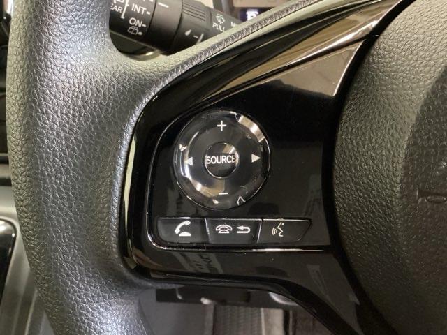 �X�e�A�����O�X�C�b�`�����Ă��܂��̂ŁA�I�[�f�B�I�̃`�����l���ύX�A�{�����[���A�W�������ύX������\�ł��B�n���h�������𗣂������S�ɑ���ł��܂��B