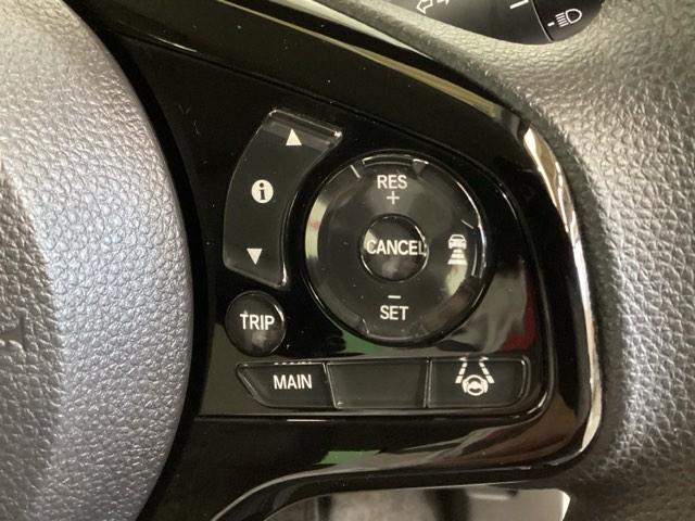 �n���h���ɂg���������Z���V���O�n�̃N���[�Y�R���g���[���⃌�[���L�[�v�A�V�X�g�Ȃǂ̑���X�C�b�`����������Ă��܂��B�n���h�������𗣂������S�ɑ���ł��܂��B