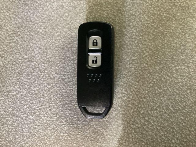 �X�}�[�g�L�[�𑕔����Ă��܂��B�����������ނ��ƂȂ��h�A���b�N�̊J���߂ƁA�X�^�[�g�{�^������ł̃G���W���X�^�[�g���ł��܂��B