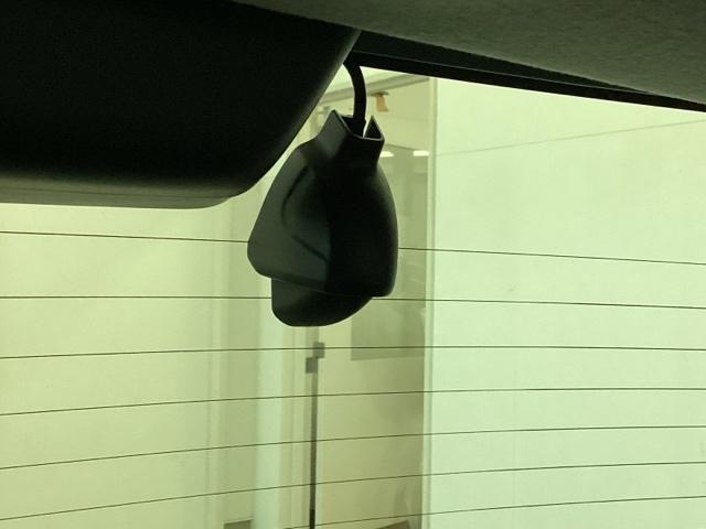 ����ɂ��h���C�u���R�[�_�[�̃J�������t���Ă��܂��B�O�㗼���ł��Ԃ̎�����Ď��E�L�^�������܂��B���g�p���́A�ʓr�r�c�J�[�h���K�v�ɂȂ�܂��B