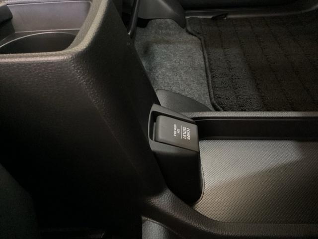 �A�N�Z�T���[�\�P�b�g�͂t�r�a�̃A�_�v�^�[�Ȃǂ�����΁A�X�}�z�̏[�d�ɂ��g���܂��B���ӂɂ͕����u����g���[�����Ă��܂��B