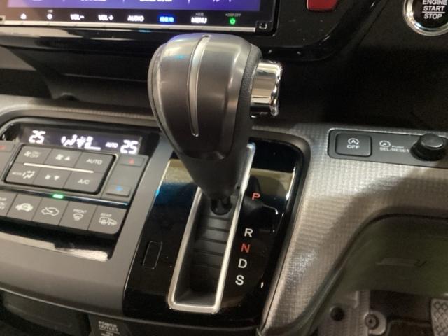 �b�u�s�Ԃ̃Z���N�g���o�[�ł��B�ᑬ���獂���܂ŁA�ϑ��V���b�N�̂Ȃ��X���[�Y�ȑ������������ƂƂ��ɁA�G���W�������̂悢�̈���ێ����邱�ƂŔR��ɂ��v�����܂��B