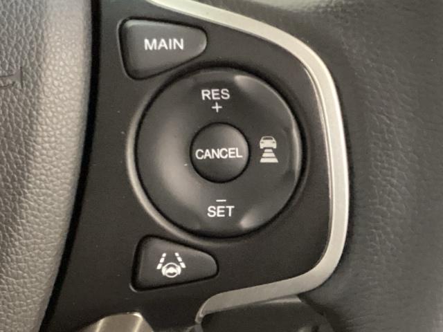 �E���̃X�e�A�����O�X�C�b�`�͂g���������Z���V���O�n�̃X�C�b�`�̑��ɃZ���N�^�[�z�C�[���𑕔��B�X�s�[�h���[�^�[���E�}���`�C���t�H���[�V�����E�f�B�X�v���[�̊e�\�����m�F�ł��܂��B