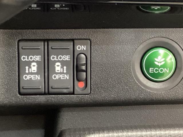 ���A�h�A�͏��~��ɕ֗��ȗ����d���X���C�h�h�A�ł��B�܂��^�]�Ȃɍ����Ă��Ȃ���X�C�b�`����Ŏ��݂ɃX���C�h�h�A���J���߂ł��܂��B�R��ɖ𗧂d�b�n�m�{�^���������ł��B