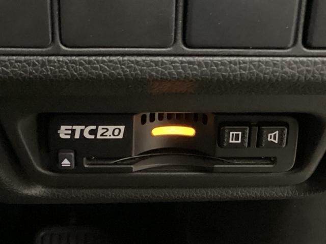 �n���h���̉E���ɂd�s�b�Q�D�O�����Ă��܂��B�������H�̗������̒ʉ߂��y�X�ł��I�B�@�J�[�h�̎��o�������₷���ꏊ�ɂ��Ă��܂��B