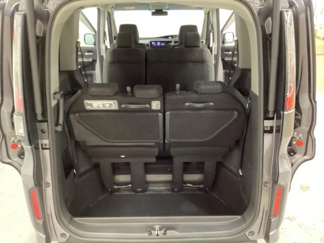 �g�����N�̏��͒ꂪ�[���傫�Ȏ��[�X�y�[�X������A�R��ڃV�[�g�͂����Ɏ��[�ł���悤�ɂȂ��Ă��܂��B�J�������L���ו��̐ς݉��낵�����₷�����ԂƂȂ��Ă���܂��B