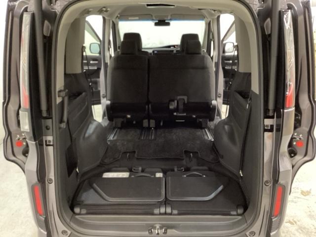 �R��ڃV�[�g�͏����Ɏ��[�ł���^�C�v�ɂȂ��Ă��܂��B�Q��ڃV�[�g���őO�܂ŃX���C�h������΍L���ו��X�y�[�X���o�����܂��B���ʂ͒i�������Ȃ��ו��̏o����������₷���Ȃ��Ă��܂��B