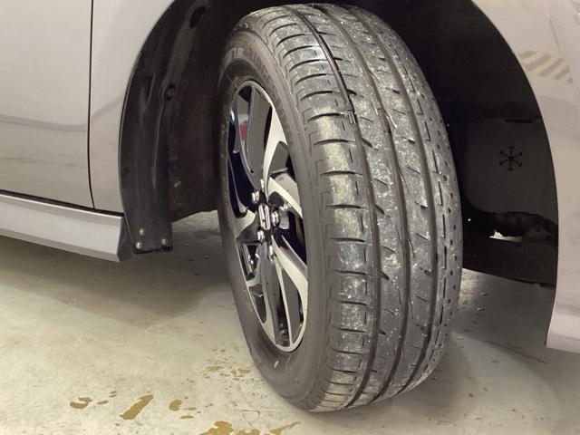 �����ȃf�U�C���̏����A���~�z�C�[���𑕔����Ă��܂��B�������������ĂāA�������{�f�B���C������w�������߂Ă���Ă��܂��B