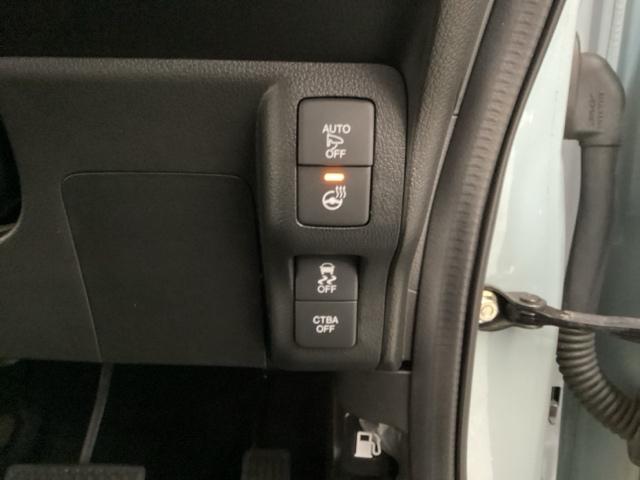 �n���h���̉E���ɂ͈��S�����́A�b�s�a�`�i�V�e�B�u���[�L�A�V�X�g�V�X�e���j�Ƃu�r�`�i�`�a�r�{�s�b�r�{������}���j�̉����X�C�b�`�����Ă��܂��B