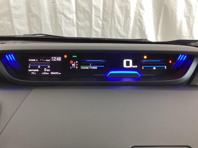 �����Ƀf�W�^���\���̃X�s�[�h���[�^�[��z�����n�C�u���b�g��p���[�^�[�ɂȂ��Ă��܂��B�����̃C���t�H���[�V������ʂŔR��Ȃǂ̏����m�F�ł��܂��B