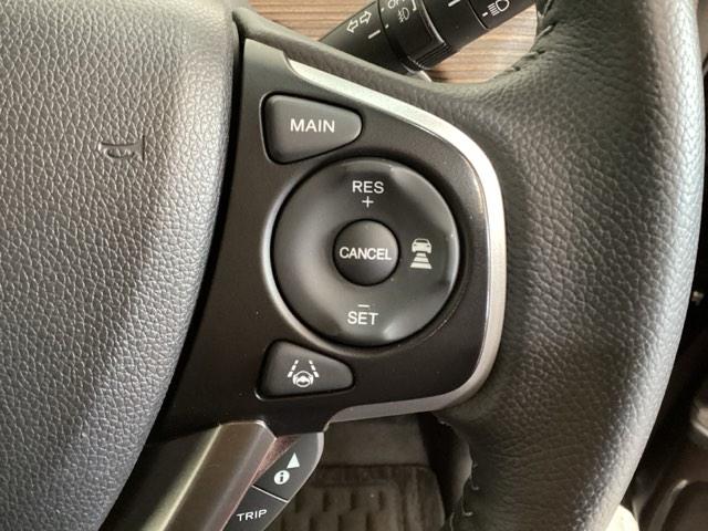 �n���h���ɂg���������Z���V���O�n�̃N���[�Y�R���g���[���⃌�[���L�[�v�A�V�X�g�Ȃǂ̑���X�C�b�`����������Ă��܂��B�n���h�������𗣂������S�ɑ���ł��܂��B