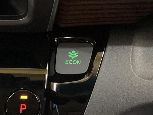 �d�b�n�m���[�h���n�m�ɂ���ƃA�N�Z���y�_���̓����ɑ΂���G���W���̔����ƃG�A�R���̐����؂芷���邱�ƂŁA�R��̂����^�]������h���C�o�[���y�_���𓥂񂾎��Ɠ����悤�ɃG���W���𐧌䂵�܂��B