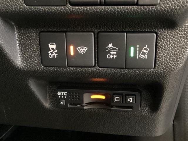 �g���������Z���V���O�p�́A�u�r�`�����ƘH�O��E�}���@�\�Ȃǂ̃I���I�t�X�C�b�`�̓n���h���̉E���ɑ������Ă��܂��B���̉��ɂd�s�b�����Ă��܂��B�������H�̗������̒ʉ߂��y�X�ł��B