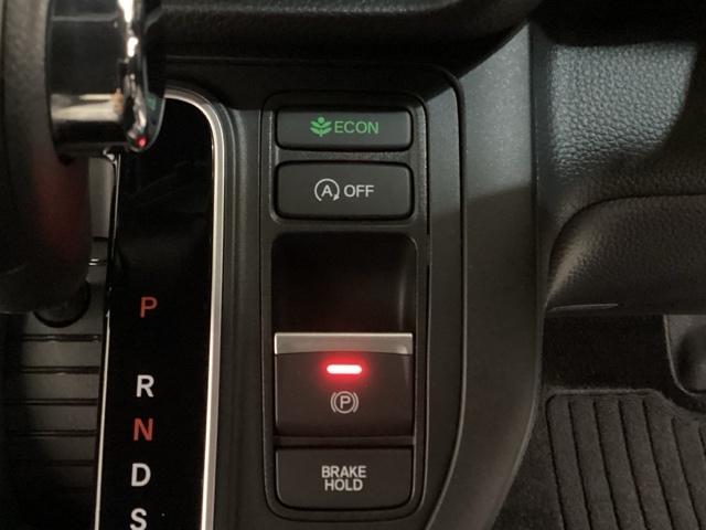 �Z���N�g���o�[�̉��ɓd�q����p�[�L���O�u���[�L������܂��B�X�C�b�`�ЂƂŁA��Ԃ����n�_�̌X�΂Ȃǂ��V�X�e�������m�E���f���ău���[�L�͂������I�ɍœK���䂵�A���������Ԃł���p�[�L���O�V�X�e���ł��B